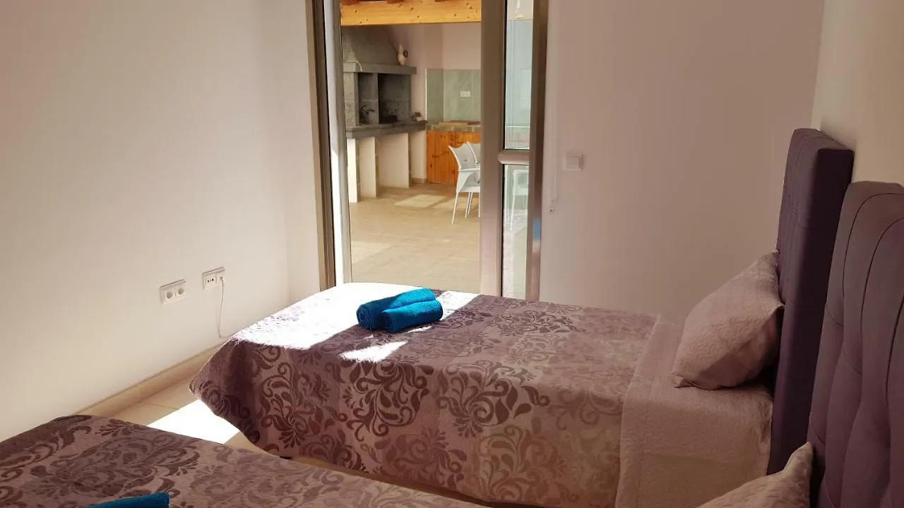 Exclusiva Vivienda en Cotillo 0*,